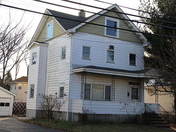 2nd image of 207 Holmes St