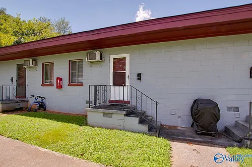 1328 Oshaughnessy Ave NE #B Photo 1