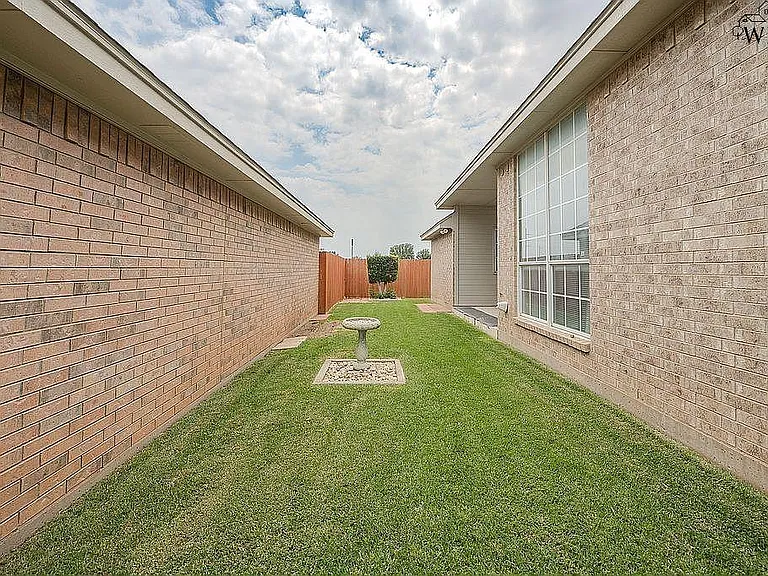 4009 Kingsbury Dr — Photo 21