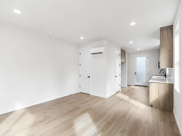 1 Month Free Rent! Brand New 2bd/1.5bath Townhome Mt. Scott-Arleta Gem! — Photo 12