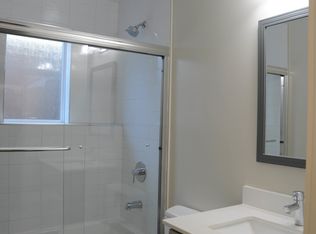 589 62nd St #1, Oakland, CA 94609