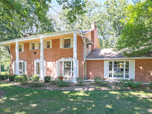 3rd image of 42 Crestwood Dr