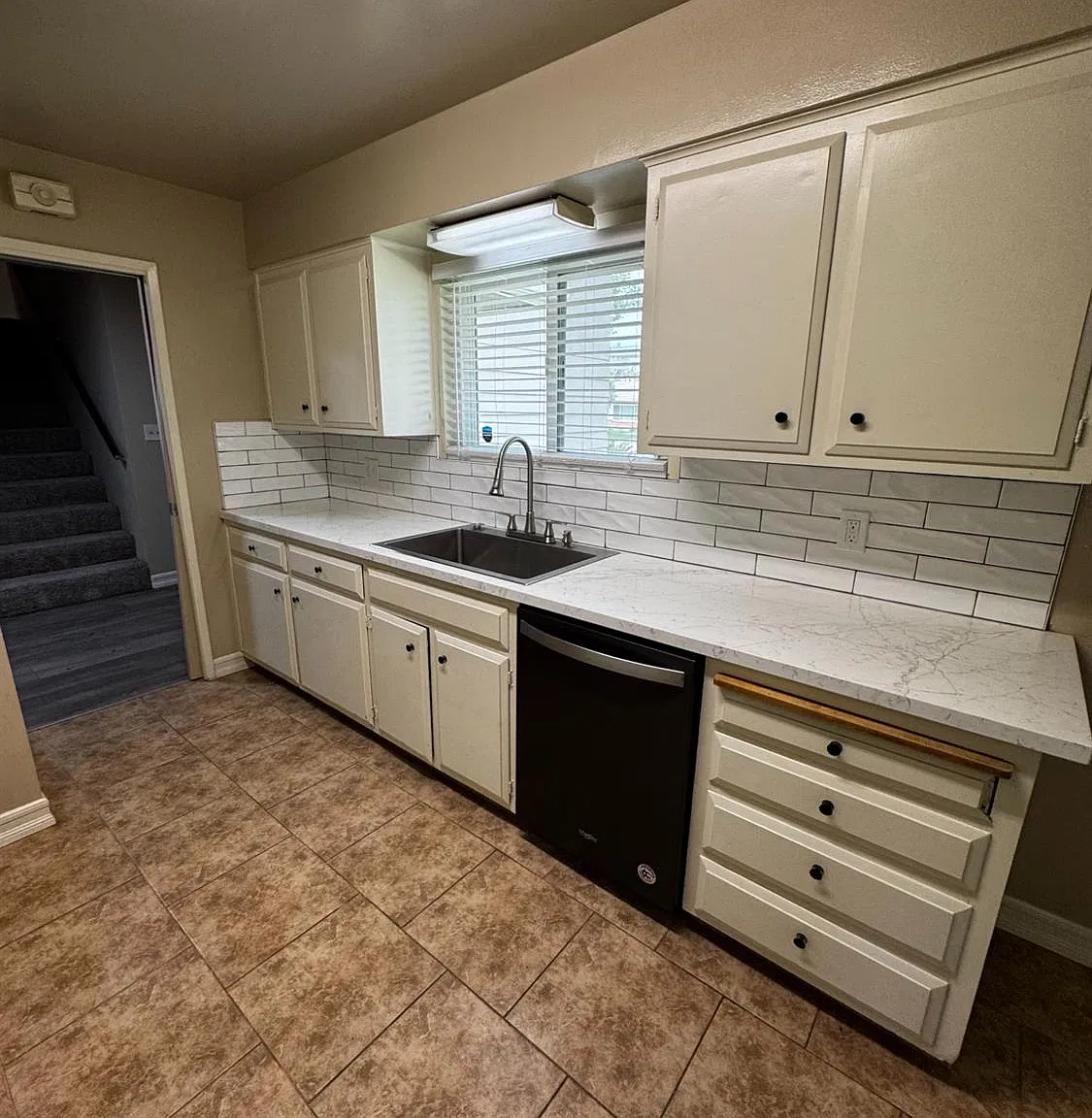 4 bed, 1800 sqft, $2,500 — Photo 4
