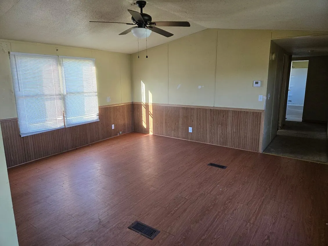 Oak Creek Estates MHC — Photo 4