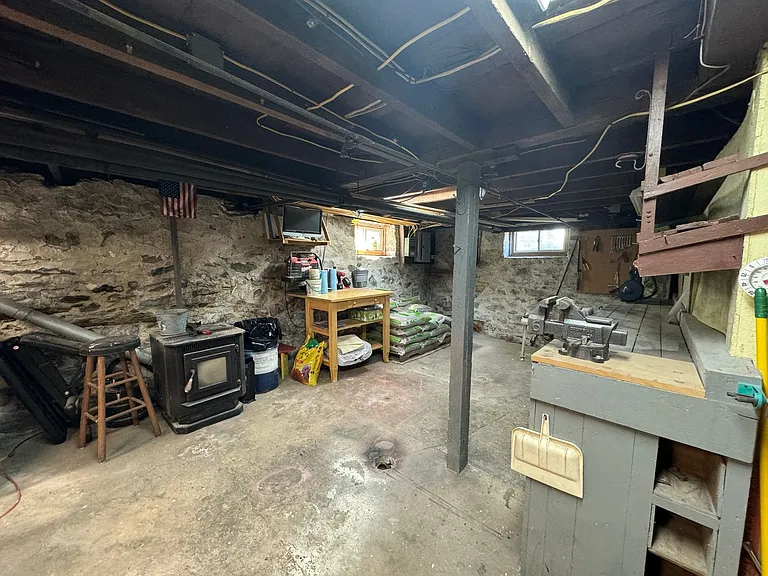 286 Pine St — Photo 21