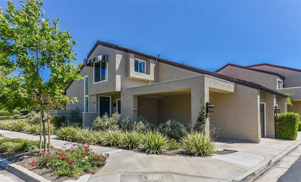 3 bed, 1413 sqft, $5,150 — Photo 2