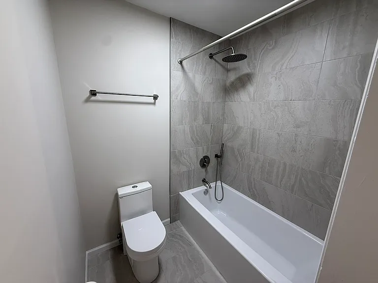 9S220 Lake Dr #16A-102 — Photo 10