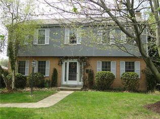 540 Robin Dr, Pittsburgh, PA 15220