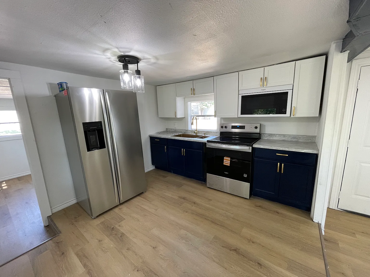 3 bed, 756 sqft, $1,000 — Photo 3
