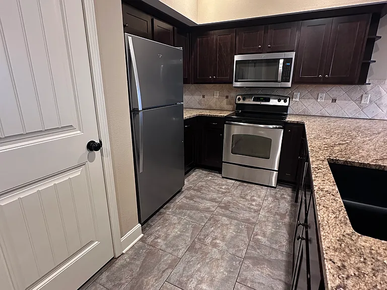 9404 N Adrian Ave — Photo 5