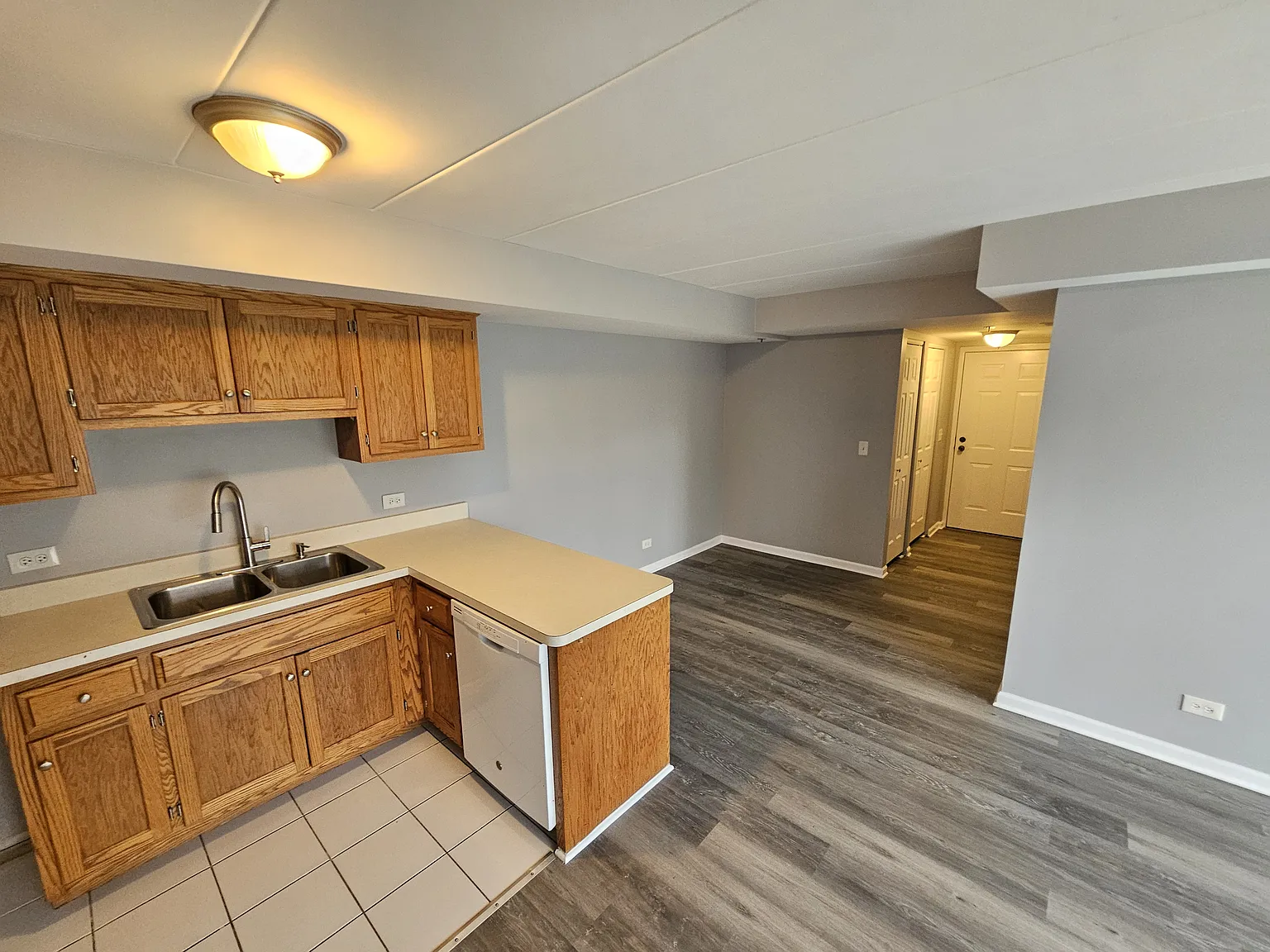 2 bed, 800 sqft, $2,000 — Photo 2