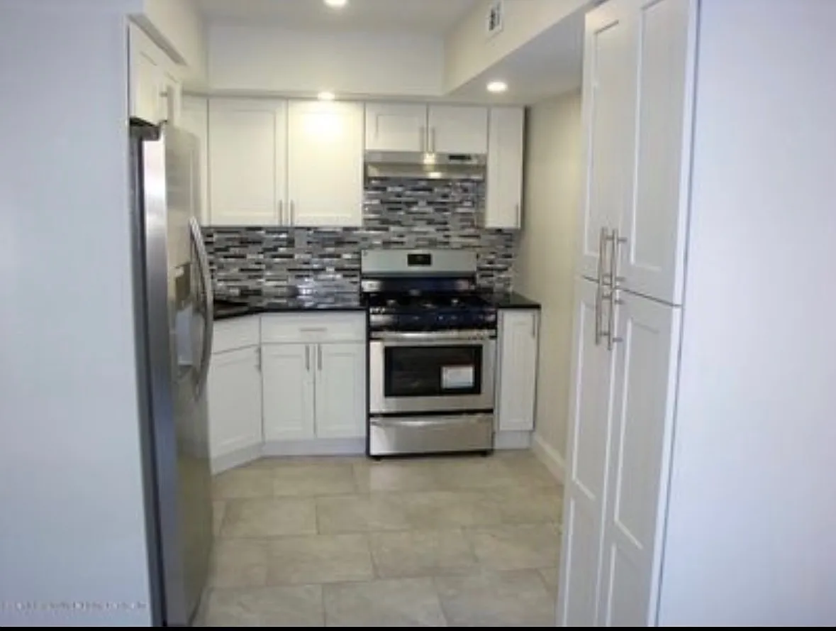 4 bed, 1172 sqft, $3,650 — Photo 1