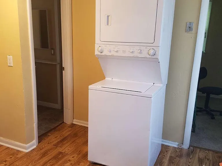 1258 Thomas St #B — Photo 3