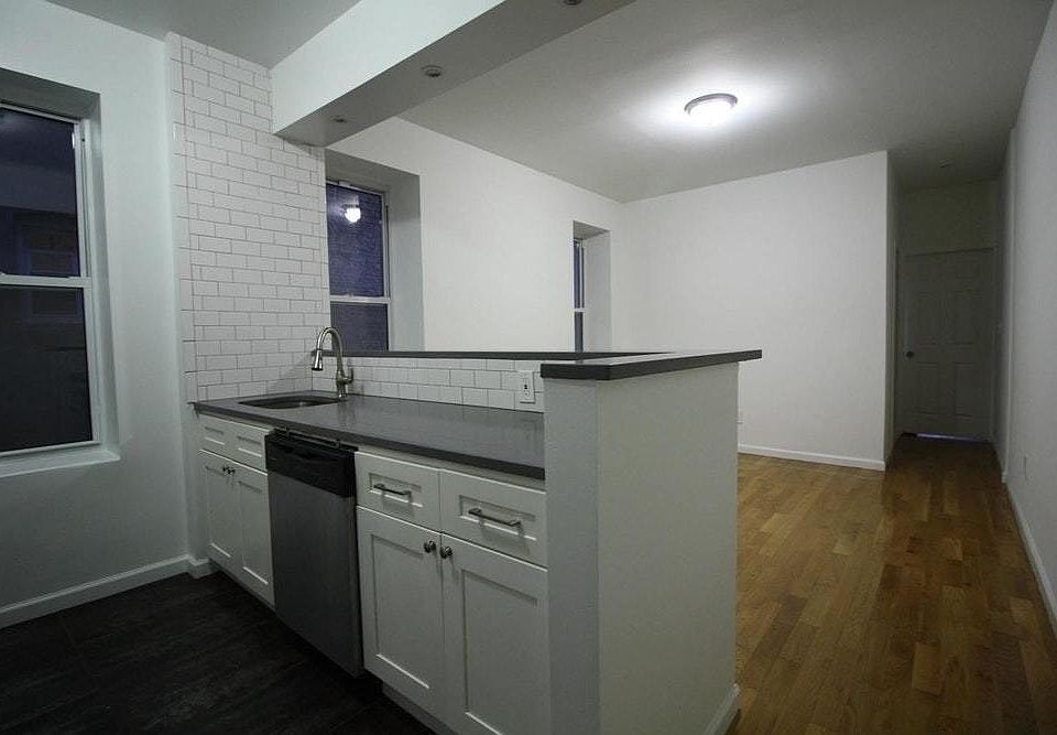 1st image of 36-05 Vernon Blvd #L4