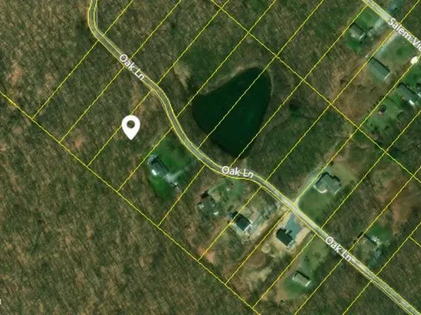 Oak Ln, Waymart, PA 18472