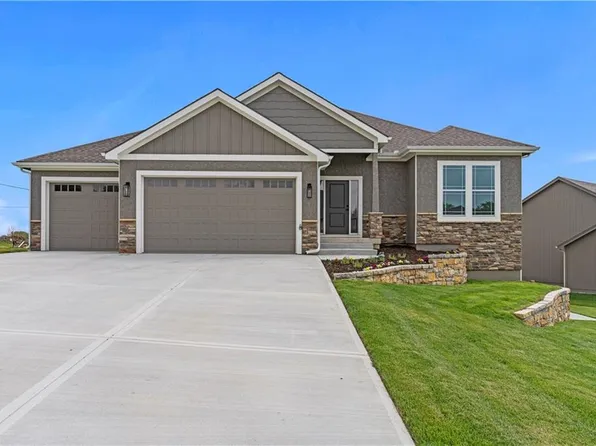 15225 Knight Rd, Basehor, KS 66007