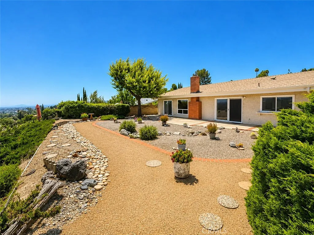 4 bed, 2077 sqft, $5,000 — Photo 4