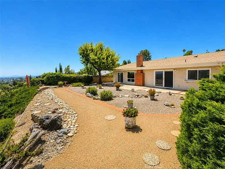 23707 Sandalwood St — Photo 4