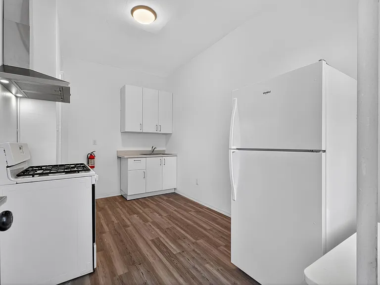 42 Duer Pl #1 — Photo 6