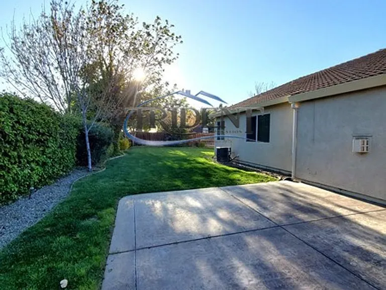 1221 Plumas Links St — Photo 27