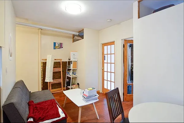 Rented by Bond New York | media 23