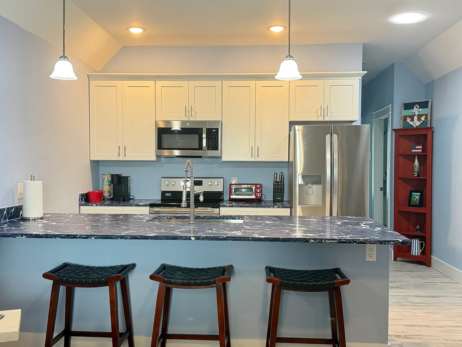 3 bed, 1200 sqft, $2,200 — Photo 2
