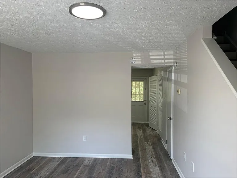 4 Eastview Cir #4 — Photo 3