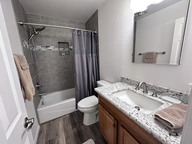 441 Moser Ave #B8 — Photo 9