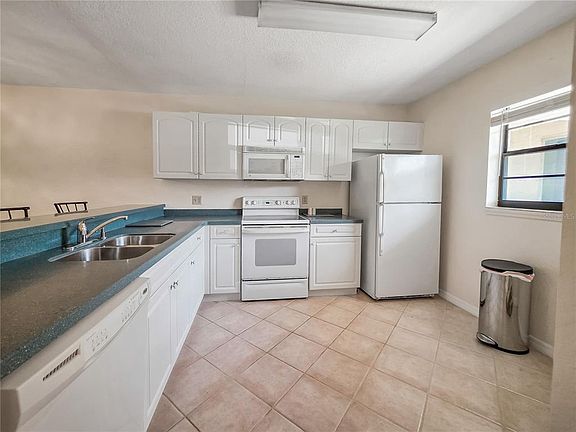 5th image of 175 Kings Hwy Suite 3