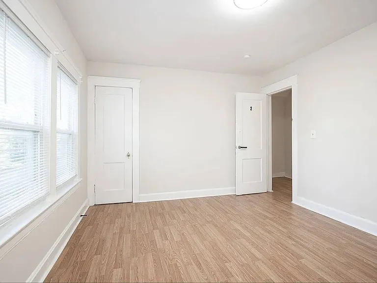 2049 W 106th St #3 — Photo 5