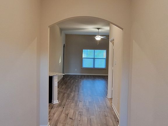 4th image of 421 Lowery Oaks Trl