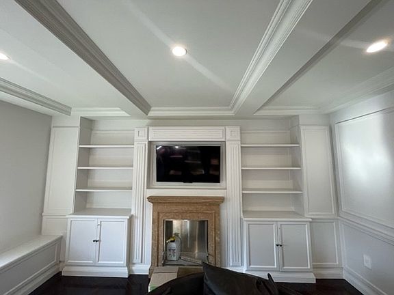 3rd image of 15 E 69th St #6D