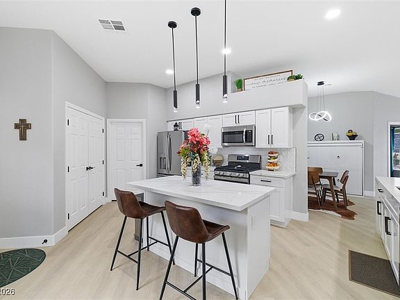 3rd image of 5012 Elm Grove Dr