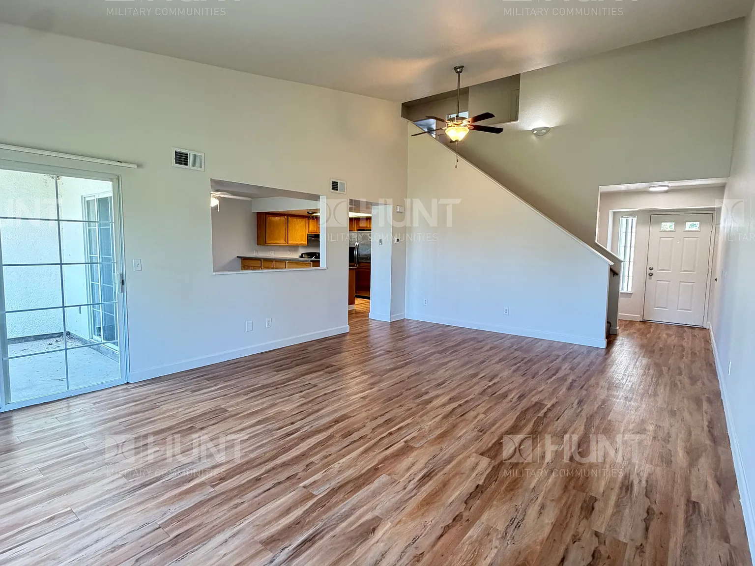 3 bed, 2.5 bath, 1800 sqft, $4,488 — Photo 3