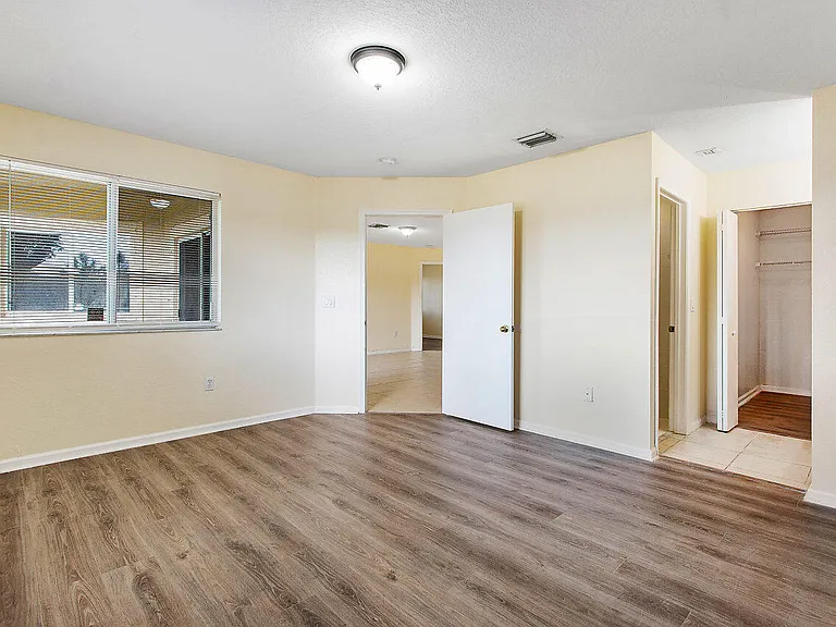8460 NW 40th St #8460 — Photo 13