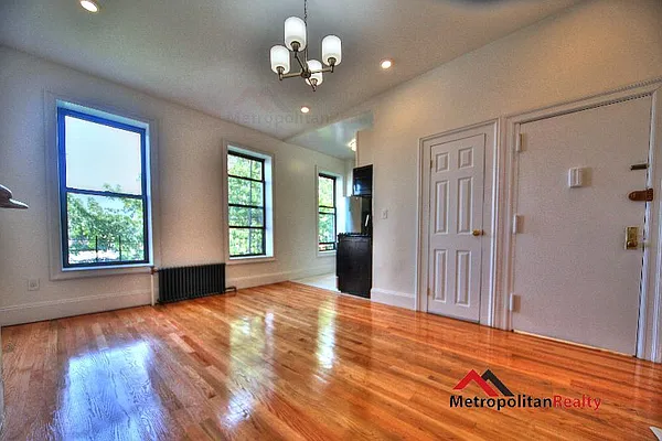 Rented by Metropolitan Realty | media 31