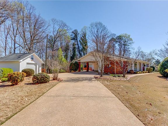 3rd image of 3410 Maynard Cir