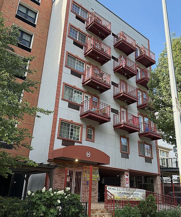 1st image of 337 Lenox Rd APT 3D