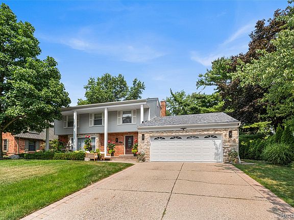 3rd image of 3325 Newgate Dr
