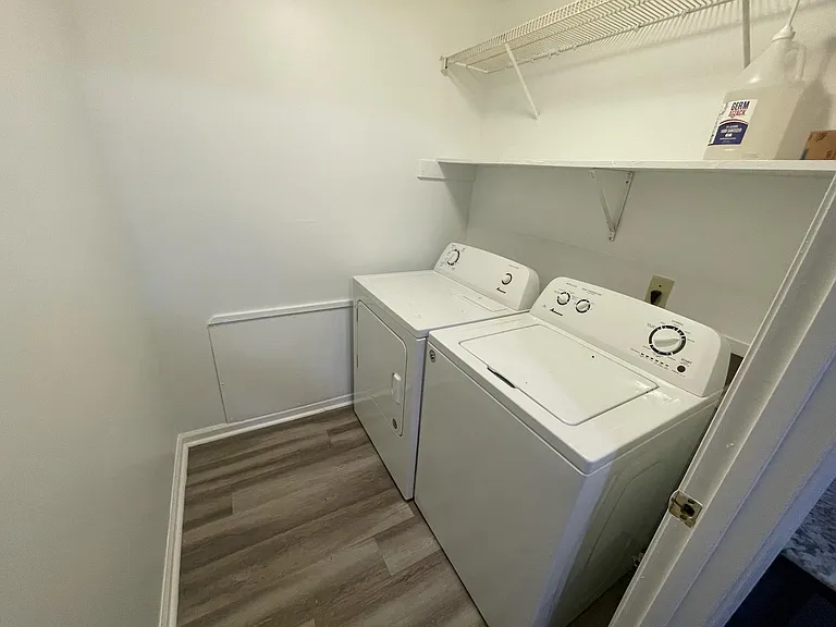 114 Sterling Ct — Photo 6