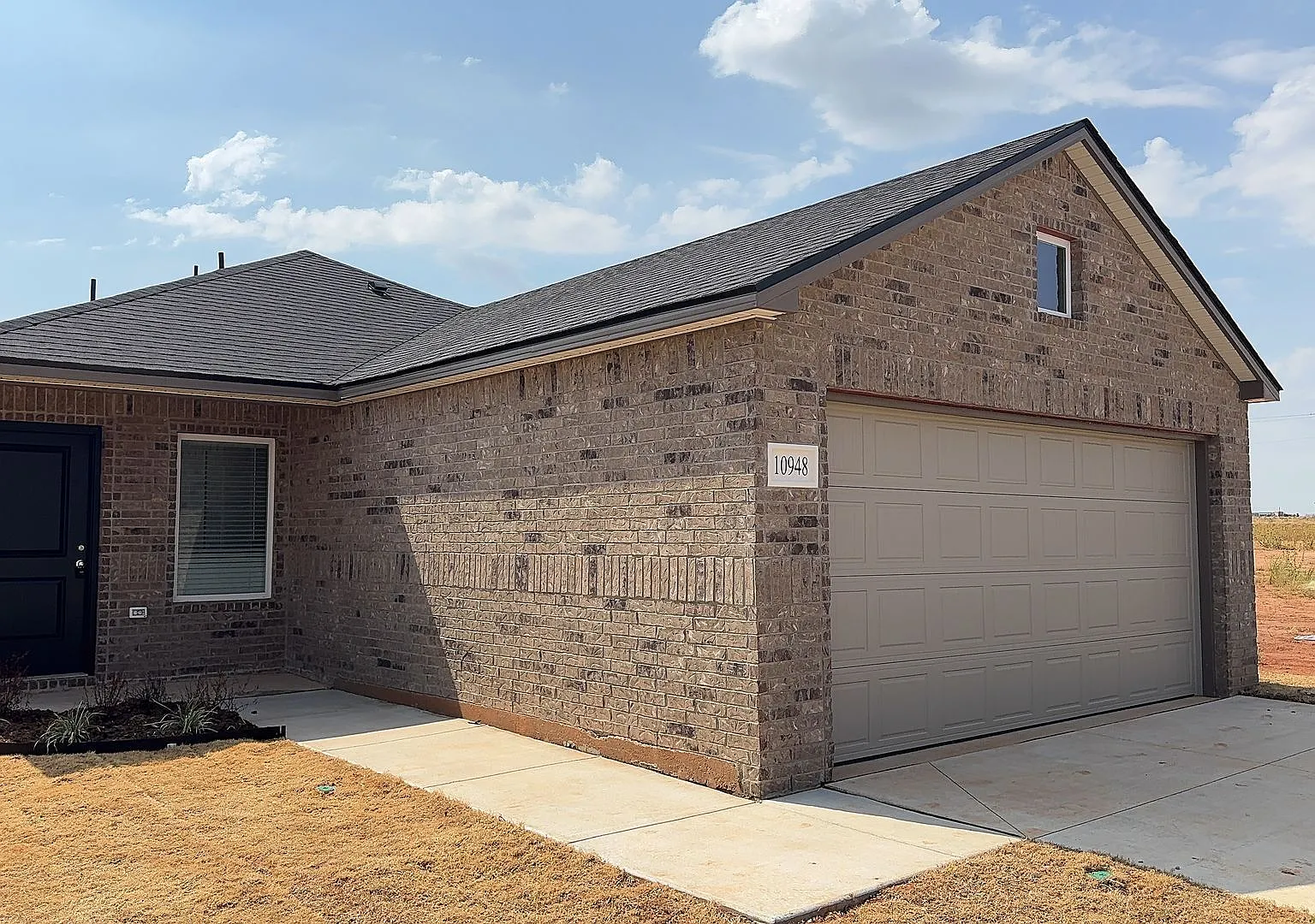 Brand New 3 Bedroom 2 Bath Home in Mustang Schools — Photo 2