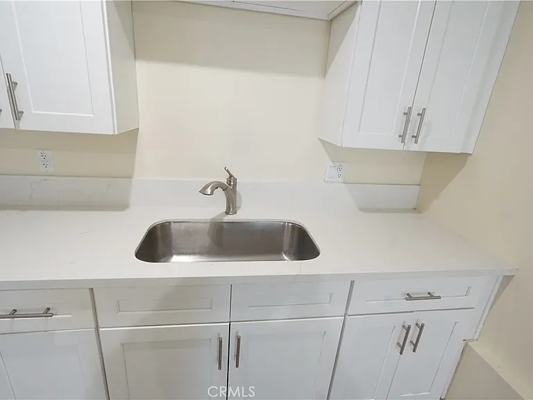 448 W 41st Pl #3/4 — Photo 3