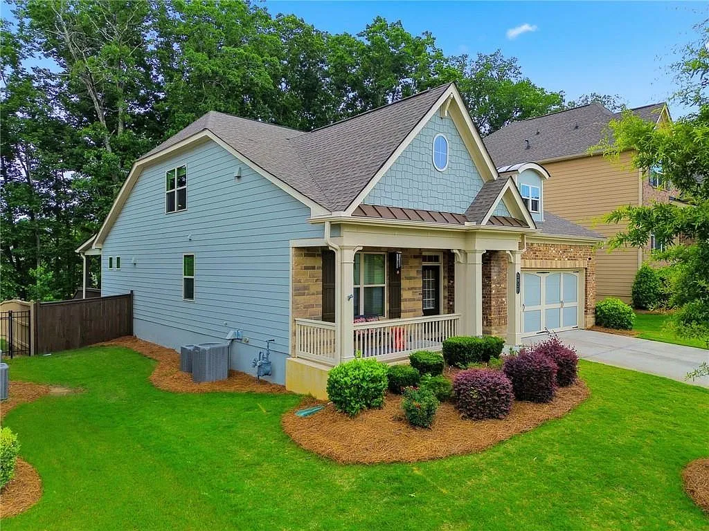 4 bed, 3.0 bath, 2651 sqft, $2,950 — Photo 2