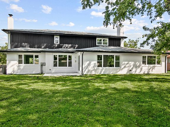 2nd image of 3045 Scott Cres