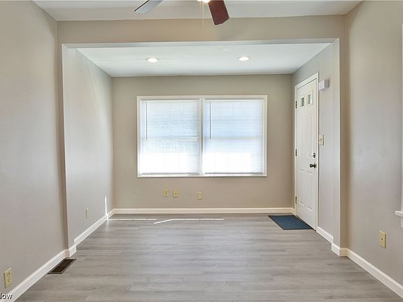 4th image of 3073 Orchard Ave SE
