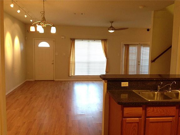 5th image of 3633 Clubview Dr