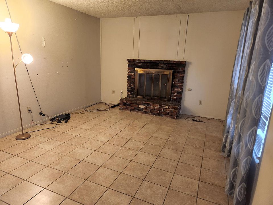 1st image of 9439 Cherbourg Way