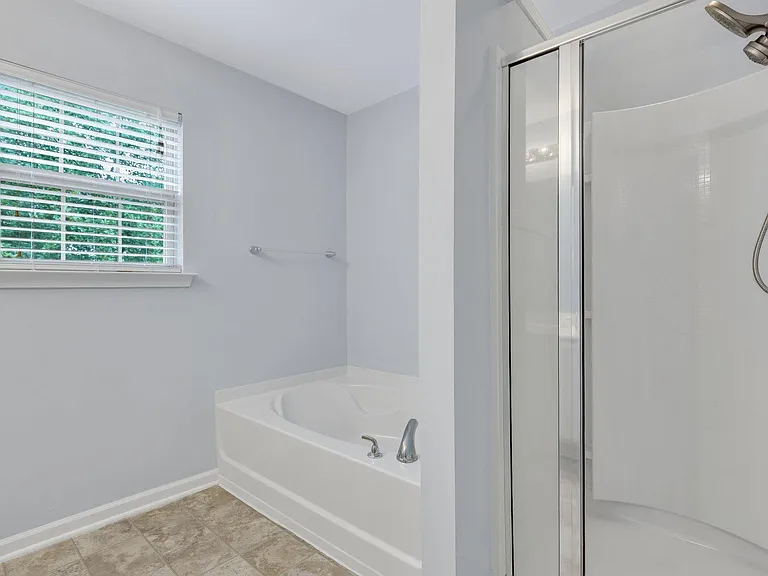 10 Shady Grove Ct — Photo 42