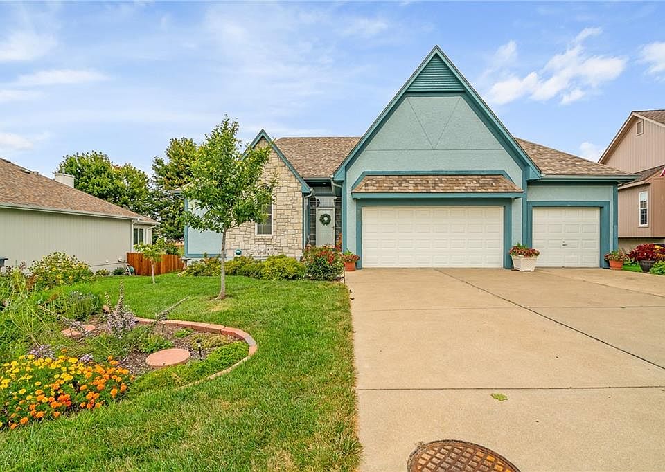1st image of 1520 SW Cross Creek Pl
