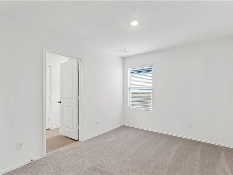 104 Donnington Dr — Photo 21